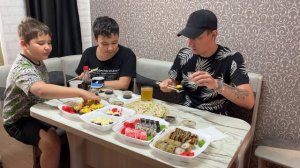 СНЯЛИ ВОРОТА / КУПИЛИ И ПОСТАВИЛИ ДВЕРЬ С ОКНОМ /  ЗАКАЗАЛИ РОЛЫ И СОЖРАЛИ / ВЛОГ