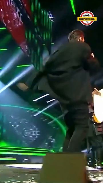 Дима Билан стал КРЕСТНЫМ ОТЦОМ...Читайте в описании! #димабилан #билан #интересныефакты #shorts смотреть онлайн