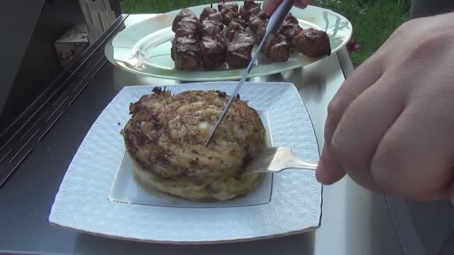 ШАШЛЫК ИЗ СВИНОЙ ШЕИ И СТЕЙК ИЗ КАПУСТЫ В МАРИНАДЕ ИЗ ВУСТЕРСКОГО СОУСА В ГАЗОВОМ ГРИЛЕ PRIMELINER!) смотреть онлайн