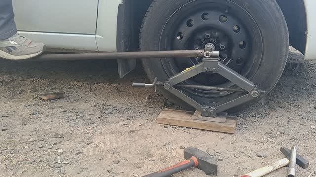 Как открутить ступичную гайку Лада Гранта смотреть онлайн