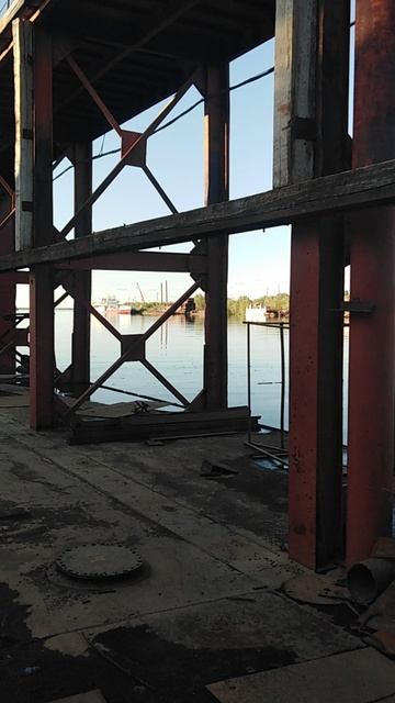 Подъем в док двух теплоходов Проекта 121. смотреть онлайн