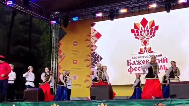 Артём Родионов, Народный коллектив 