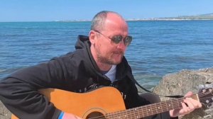 Музыкант - Константин Никольский (кавер под гитару у моря)