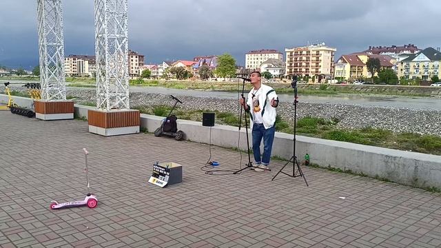 Набережная Мзымты. Юра поёт. смотреть онлайн