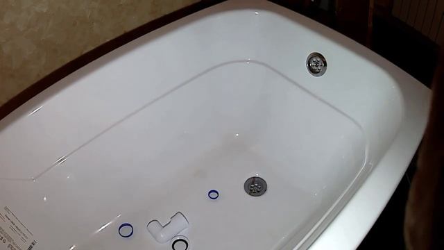 Навешиваем сифон, а затем ставим ванную. смотреть онлайн