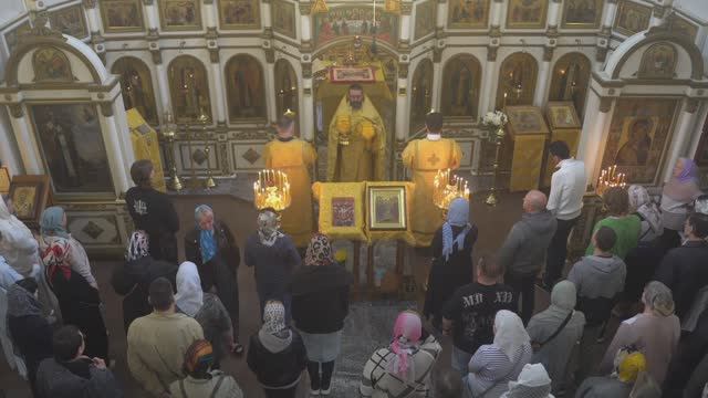 Запись трансляции 22 июня 8:40. Часы. Литургия смотреть онлайн