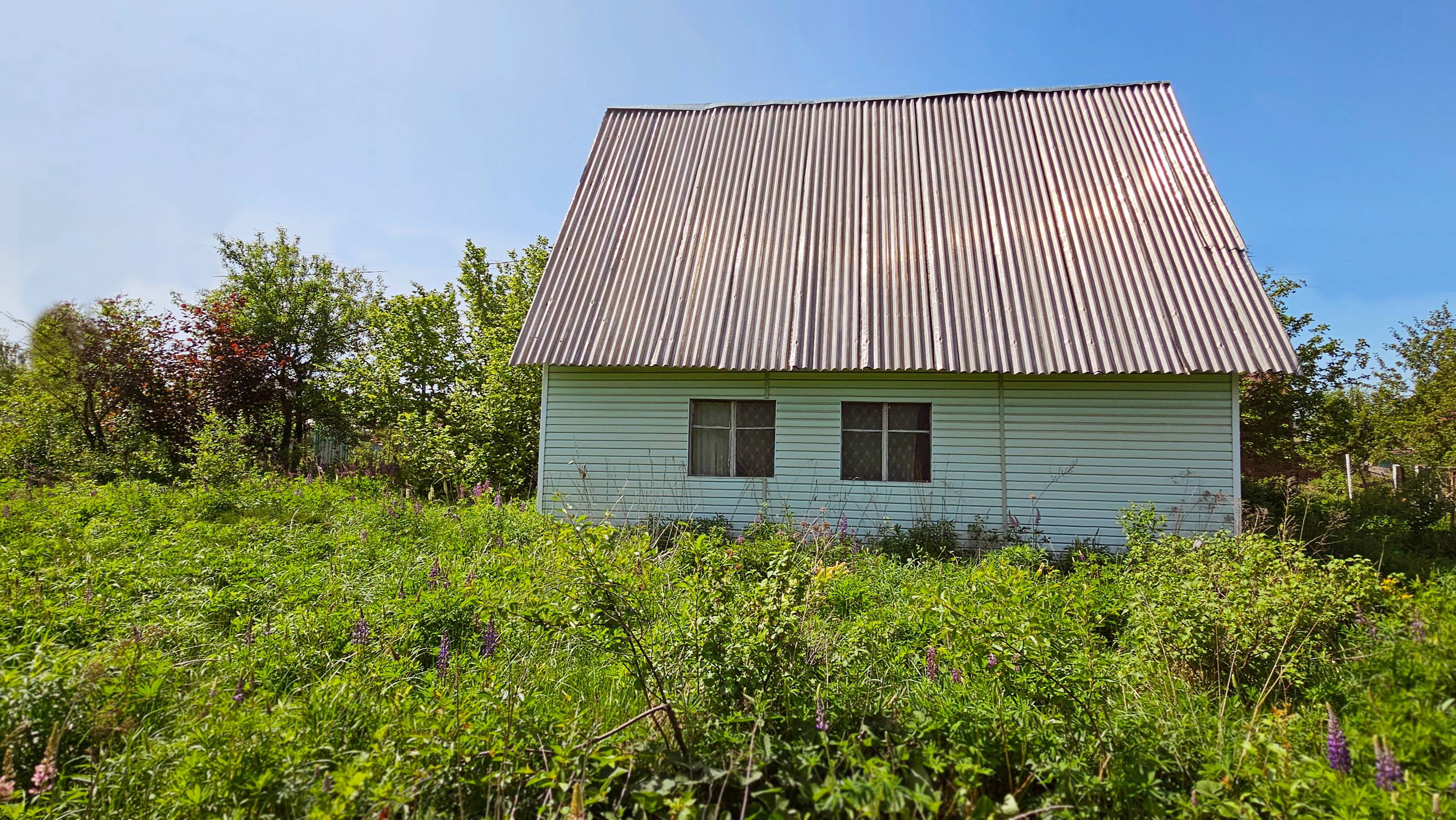 Ваш личный садовый участок с дачным домом.