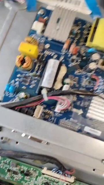 Подсветка в телевизоре от 220 вольт. Друг прислал. смотреть онлайн