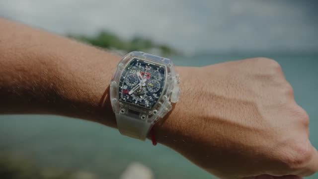 Сапфировый Richard Mille RM011 - настоящий или поддельный？