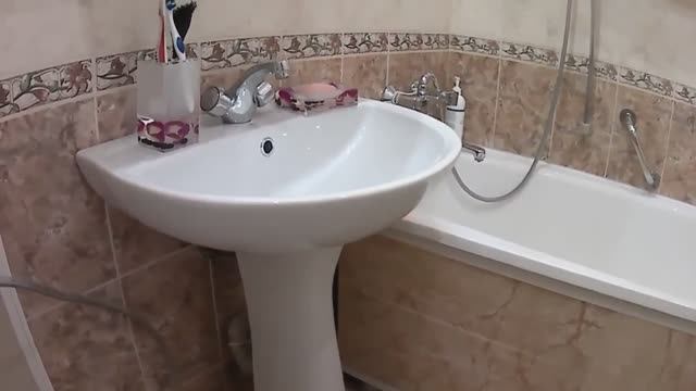 Меняем раковину : пенал и смеситель остаются. смотреть онлайн