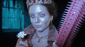 АСМР Призрак Королевы Делает Тебе Причёску