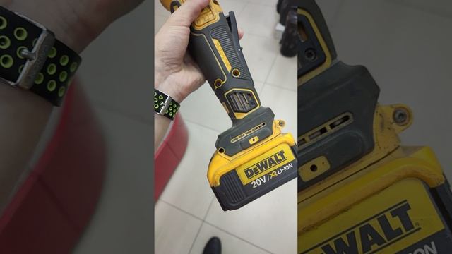 Видеообзор на ушм Dewalt смотреть онлайн