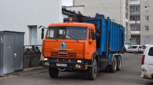 Мусоровоз МК-20 на шасси КамАЗ-53215R (Е 170 СО 22). Работа. / Kamaz garbage truck.