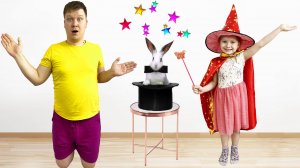 Милана показывает папе фокусы