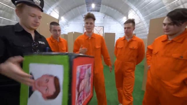 BRUNOЭКСТРЕМАЛЬНЫЕ ПРЯТКИ В ТЮРЬМЕ ЧЕЛЛЕНДЖ ! смотреть онлайн