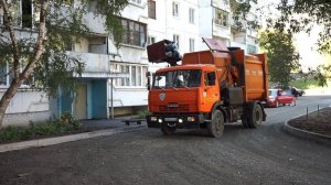 Мусоровоз МКМ-44108 (МК-4454-04) на шасси КамАЗ-43255-A3 (Х 057 УС 22). / Kamaz garbage truck.