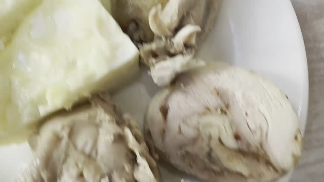 СОЧИ 2025) Завтракаем и идём к морю...Таня приехала и поставила Кучканар в неудобную позу))) смотреть онлайн