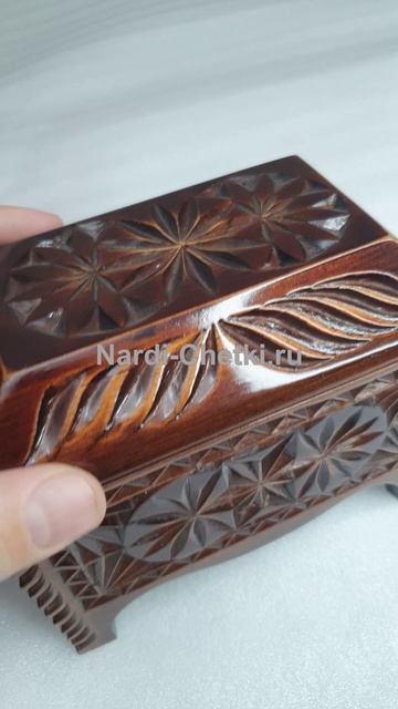 Резная шкатулка из дерева Бриз