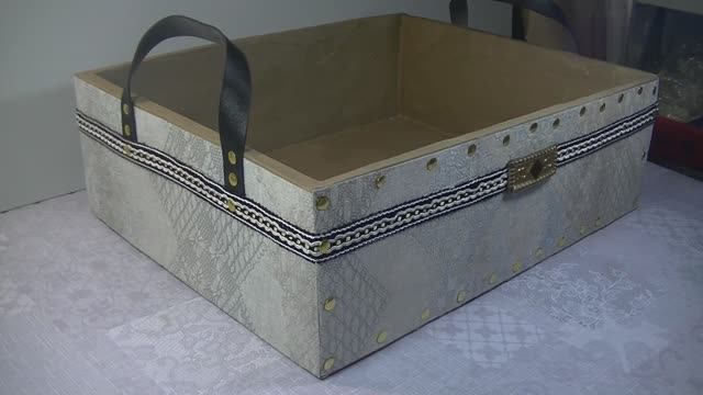 Картонная коробка в новом стиле- простая идея для переделки. смотреть онлайн