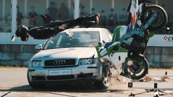 Мото краш тесты мотоциклистов