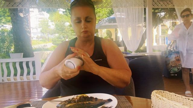 СОЧИ 2025))) Обедаю на набережной в Гриль Баре Марракеш, дорадо на гриле, салат руккола с креветкой смотреть онлайн