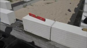 Кладка первого ряда газоблока на раствор своими руками