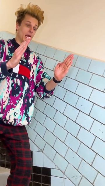 BRUNOЧто он хотел сделать😅 #shorts от Вильям Бруно смотреть онлайн