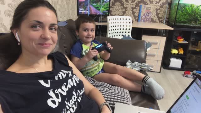 Весенние прогулки на финском / Выгуливаем бездомных собак смотреть онлайн