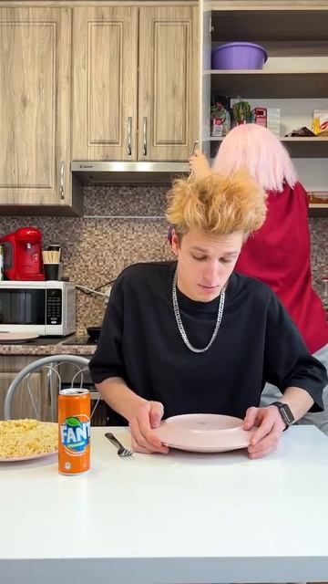 BRUNOТы обязательно должен прочитать, что он написал #шорты от Вили Бруно смотреть онлайн