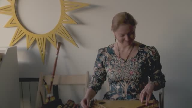 Запад на грани весны смотреть онлайн