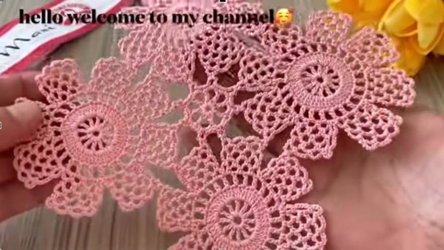 Мотив связанный крючком