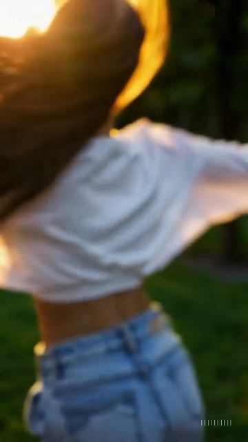 Лилия Любимова – Песня “Вдох-выдох” 2025 | Танец на закате – Golden Dance Portrait смотреть онлайн