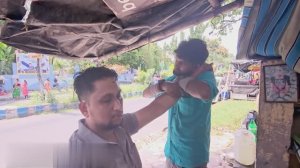 Жестокий, но успокаивающий массаж головы от индийского уличного парикмахера!