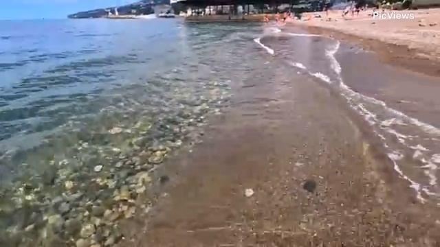Крым Ялта Центральный пляж сегодня 23 июня 2025. Какая погода в Ялте, обстановка на пляже и море смотреть онлайн