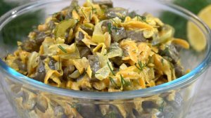 «Пассажирский» — салат времён СССР с печенью и солёными огурцами.