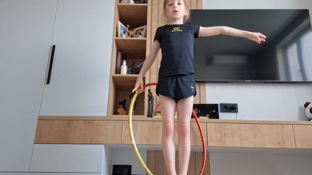 Как сделать перекат по спине с обручем художественная гимнастика смотреть онлайн