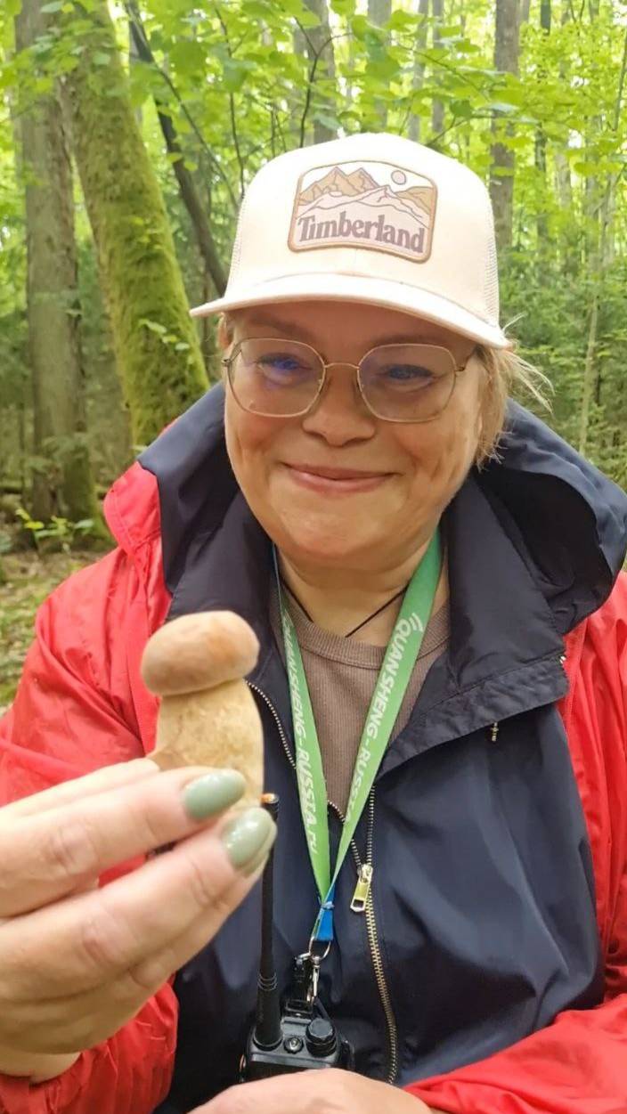 начало сбора грибов, БЕЛЫЕ ГРИБЫ прут со всех сторон, после посвящения в ГРИБНИКИ. смотреть онлайн