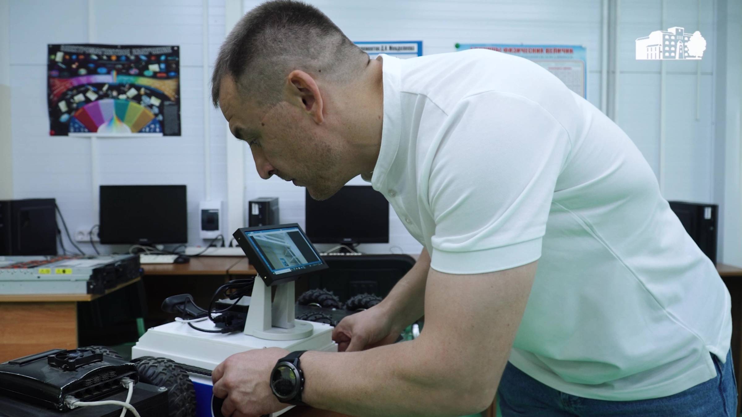 В Вологодской ГМХА разрабатывают мобильный агроробот на основе компьютерного зрения смотреть онлайн