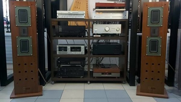 FAL высокоскоростные акустические системы с диффузорами из углерода, разработка Elite Japan Audio.