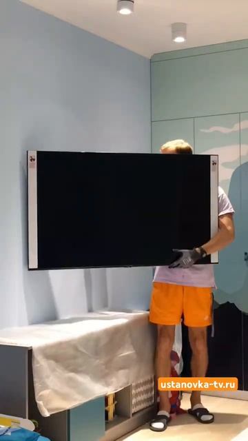 Как повесить телевизор Samsung на поворотный кронштейн за 15 секунд!)