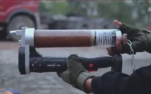 Как работает «SIPL» шприц для смазки с электроприводом на аккумуляторе.