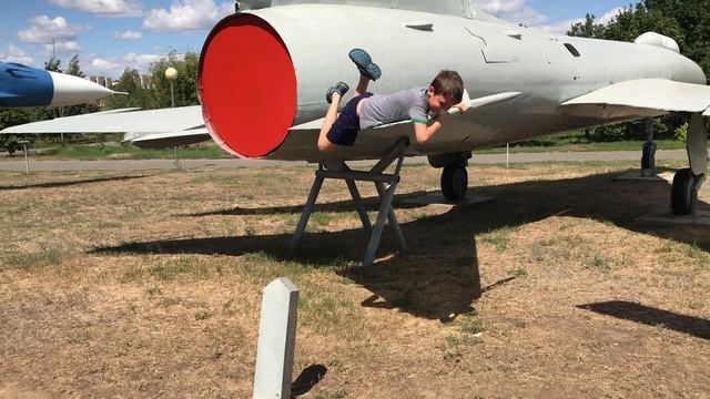 Пацаны осваивают самолеты / Влог смотреть онлайн