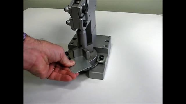 Пресс с оснасткой для изготовления шильд ,вырубки радиусных углов, скругления углов смотреть онлайн