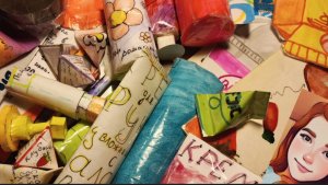 Показала свою бумажную косметику 💄.