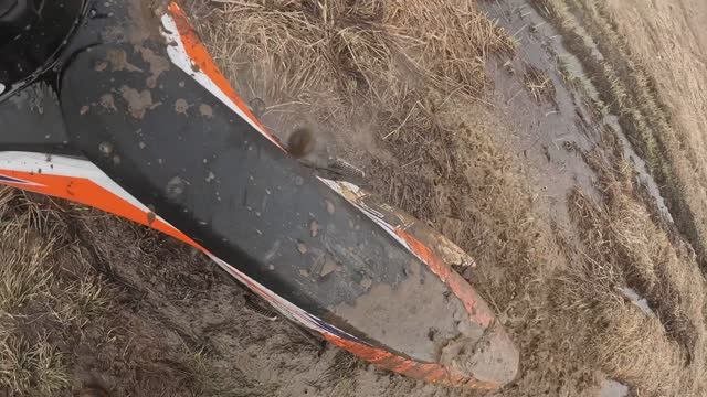 Немного истерии, эндуро 250 кубов смотреть онлайн
