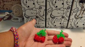 Как сплести вишенку из резинок? Плетём вишню на крючке.👍👍👍🍒🍒🍒
#топыкатегорий #изрезинок #вишня