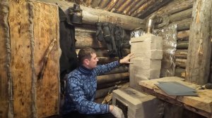 Землянку засыпало снегом. Готовлюсь к лютым морозам