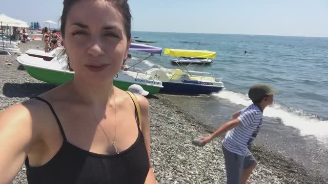 Остановились в Лоо в гостевом доме / Посетили пляжи Адлера смотреть онлайн