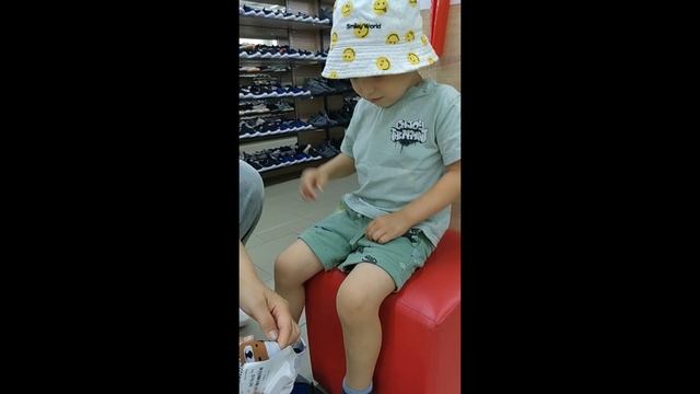 В магазине. Ботиночки...... смотреть онлайн