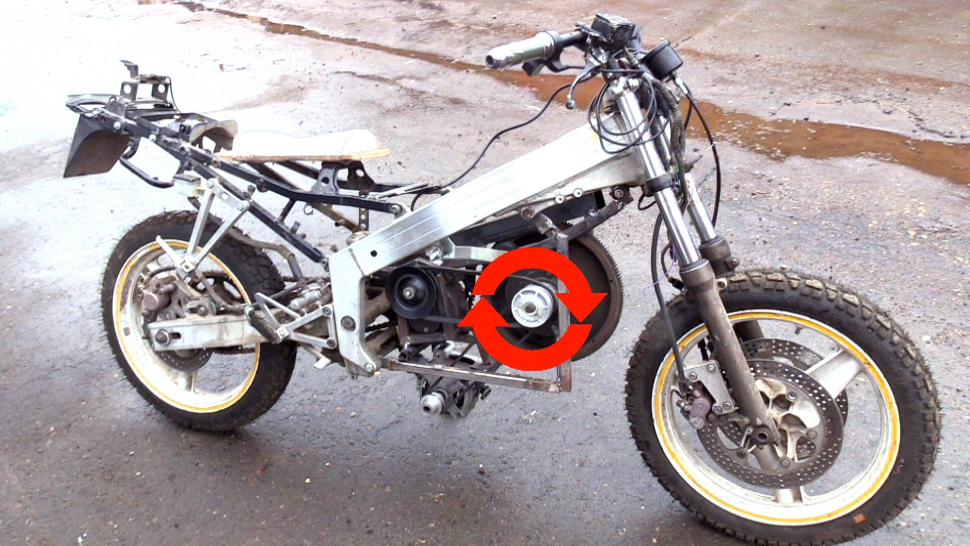 Бестопливный мотоцикл на маховике по запрещенной технологии! смотреть онлайн